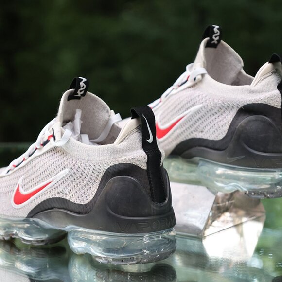 Nike Air VaporMax Flyknit 2021 Size 10 - Picture 12 of 14